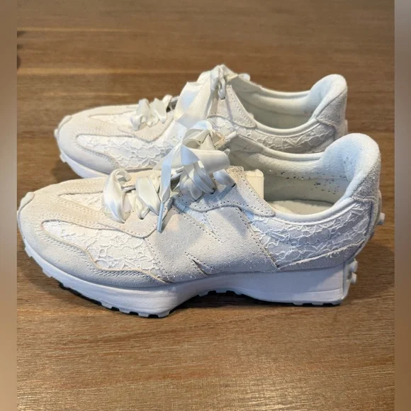 RARE New Balance 327 White Lace Sneakers - Picture 2 of 6